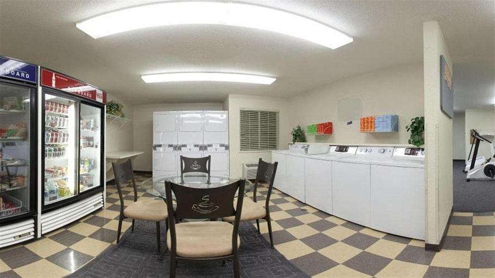 Sonesta Simply Suites Detroit Warren Exteriör bild