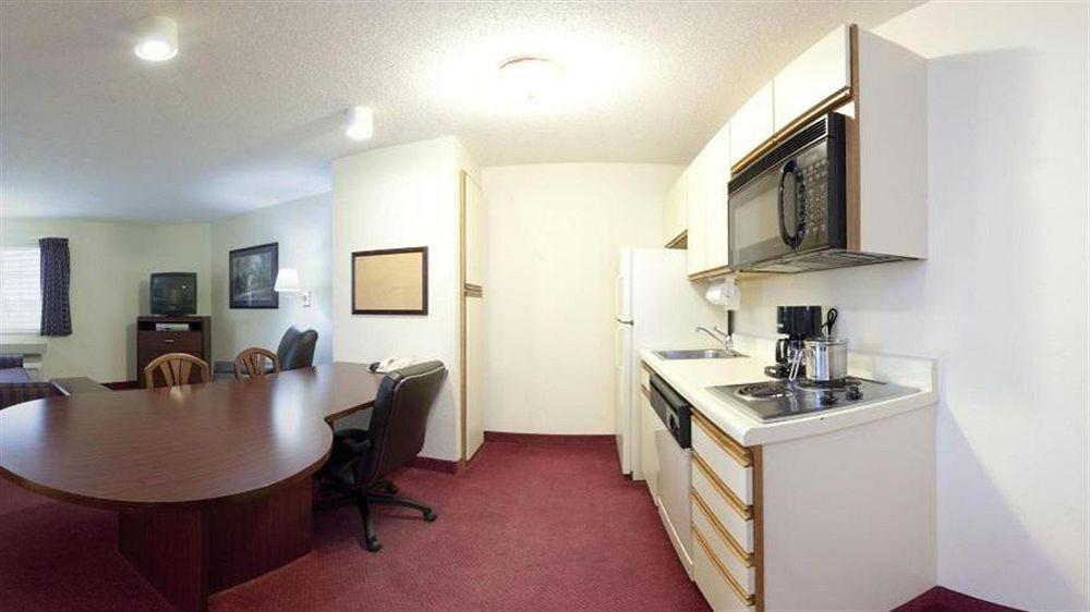 Sonesta Simply Suites Detroit Warren Exteriör bild