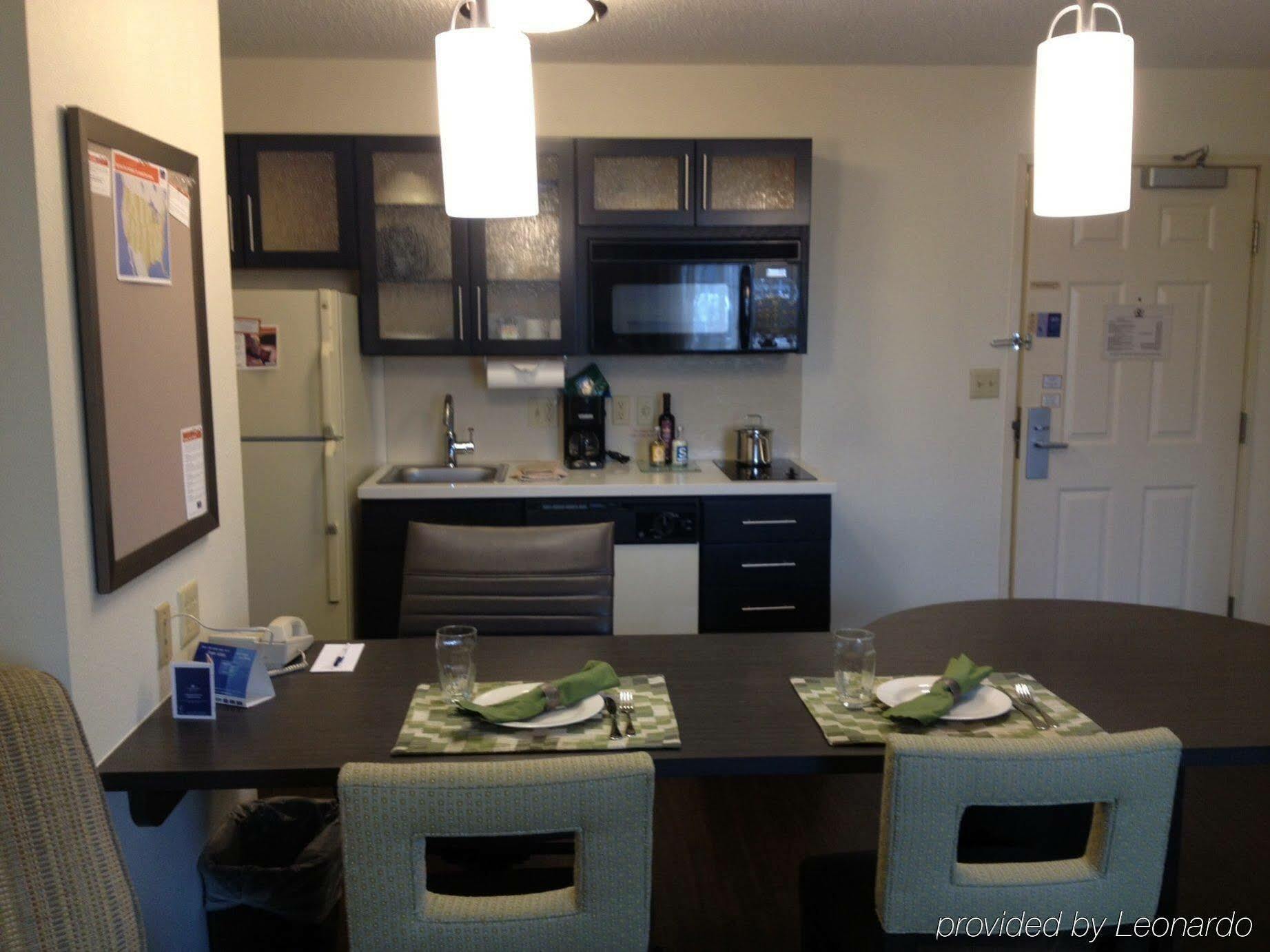 Sonesta Simply Suites Detroit Warren Exteriör bild